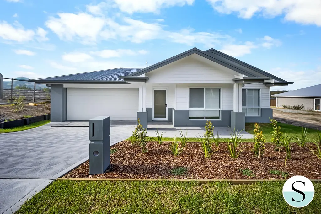 Modern Family Living in a Prime Crangan Bay Location