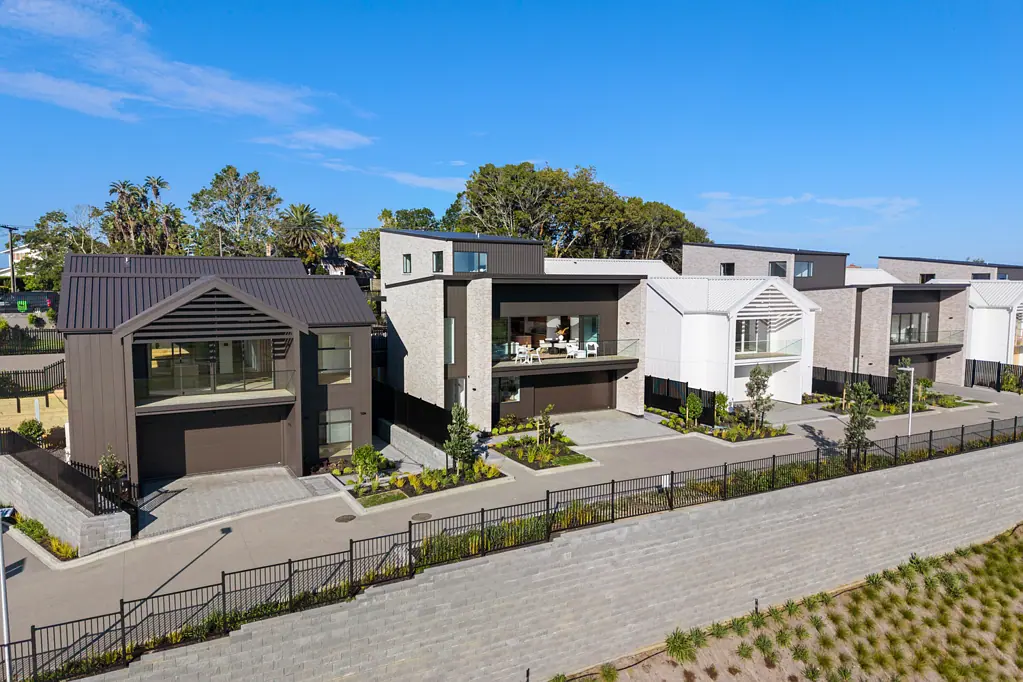 Manly 4房  A Sunlit Sanctuary Overlooking the Racecourse