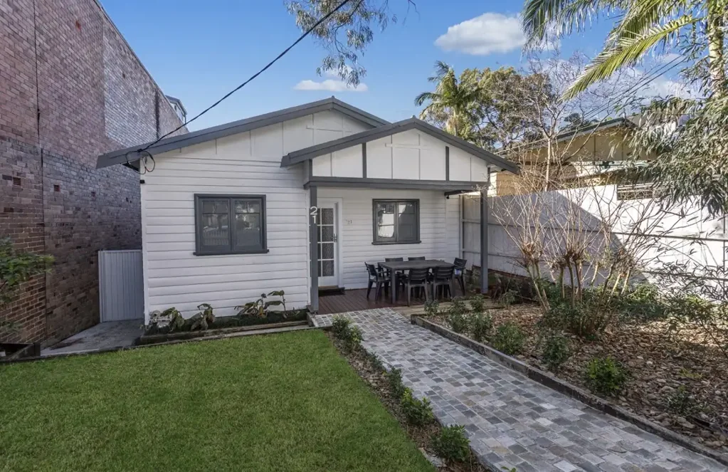 Beaconsfield 4房 卓越价值与优越地段... Exceptional value and Location...
