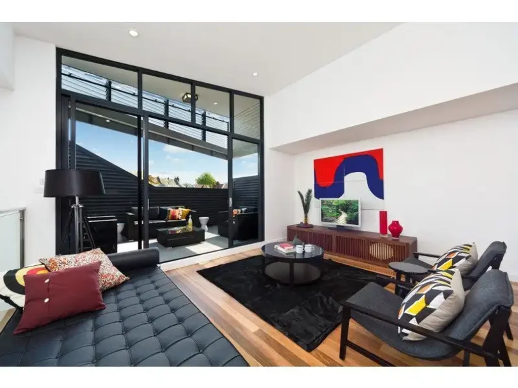 Stunning Split Level Residence with Private Entrance - Sugarmill Camperdown
