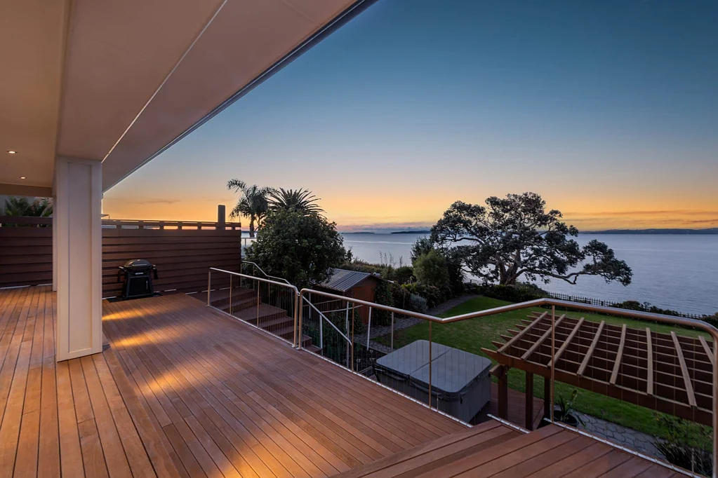 Beachlands 3Habitaciones WATERFRONT SHARES!