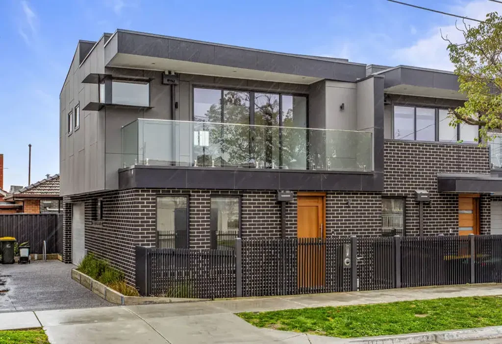 Preston 3 Bedroom Street Frontage, Super Modern Townhouse!