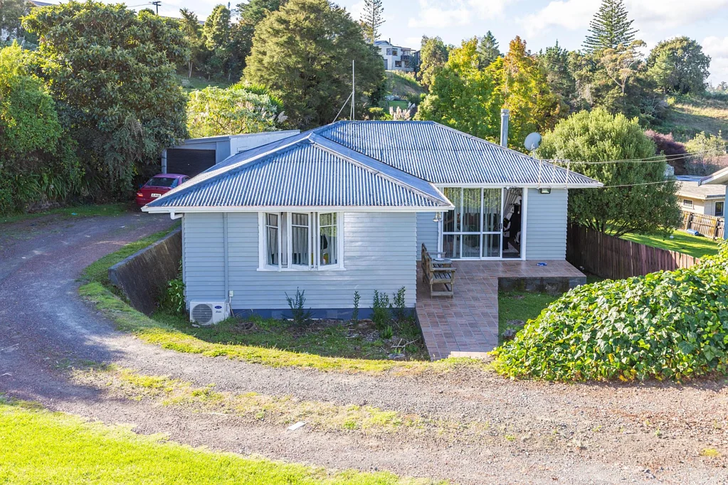 Spacious 3 Bedroom Home + Office