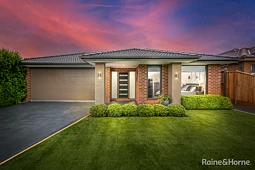 51 Light Horse Circuit, Sunbury