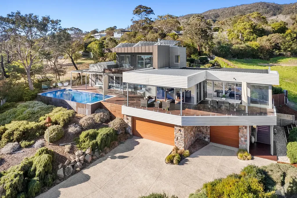 Mccrae 4 Slaapkamer Coastal Elegance with Stunning Bay Views