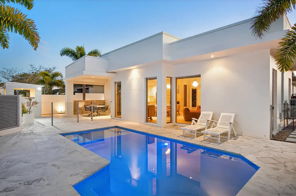 Hope Island 4 Bedroom Resort-Inspired, Single-Level Luxury in the Heart of Hope Island Resort