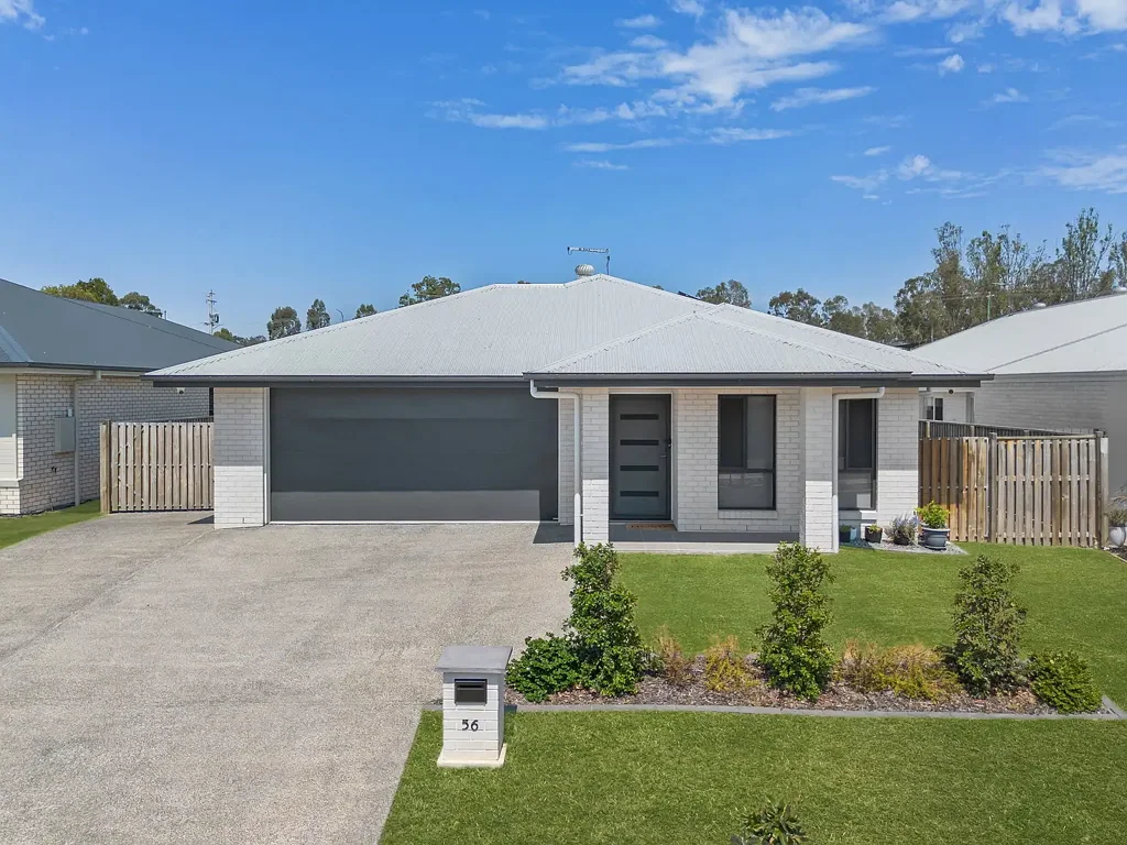 Fernvale 4Kwarto Why Build? Near New Home with a 12m x 7m Shed Already Done!