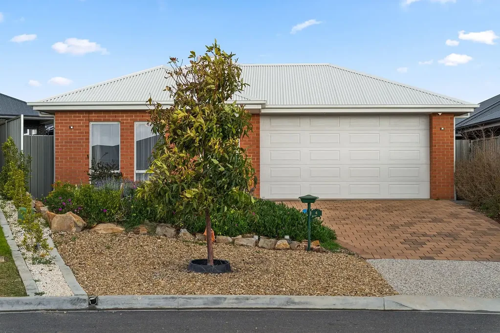 Seaford Heights 3ਬੈੱਡਰੂਮ Space, Style and Easy Living in the Heart of Seaford Heights.