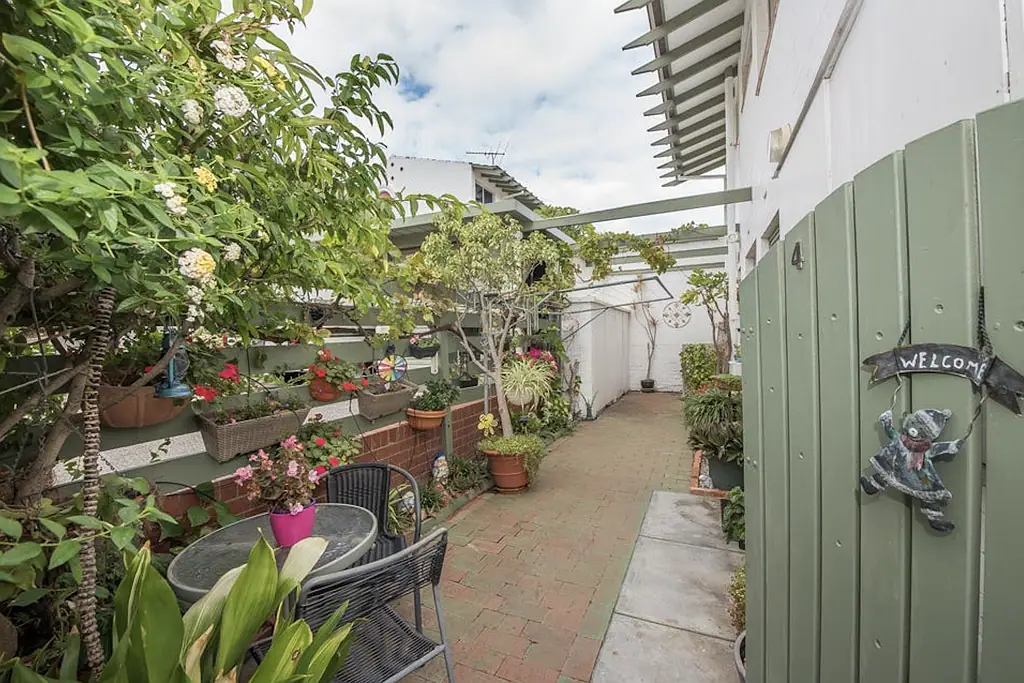 4/2 Frobisher Avenue, Sorrento, WA 6020