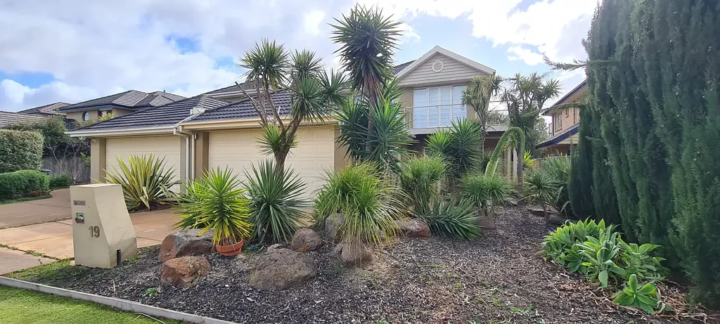 The Ideal Family Home in a Peaceful Parkside Setting – Lowess Lane Living