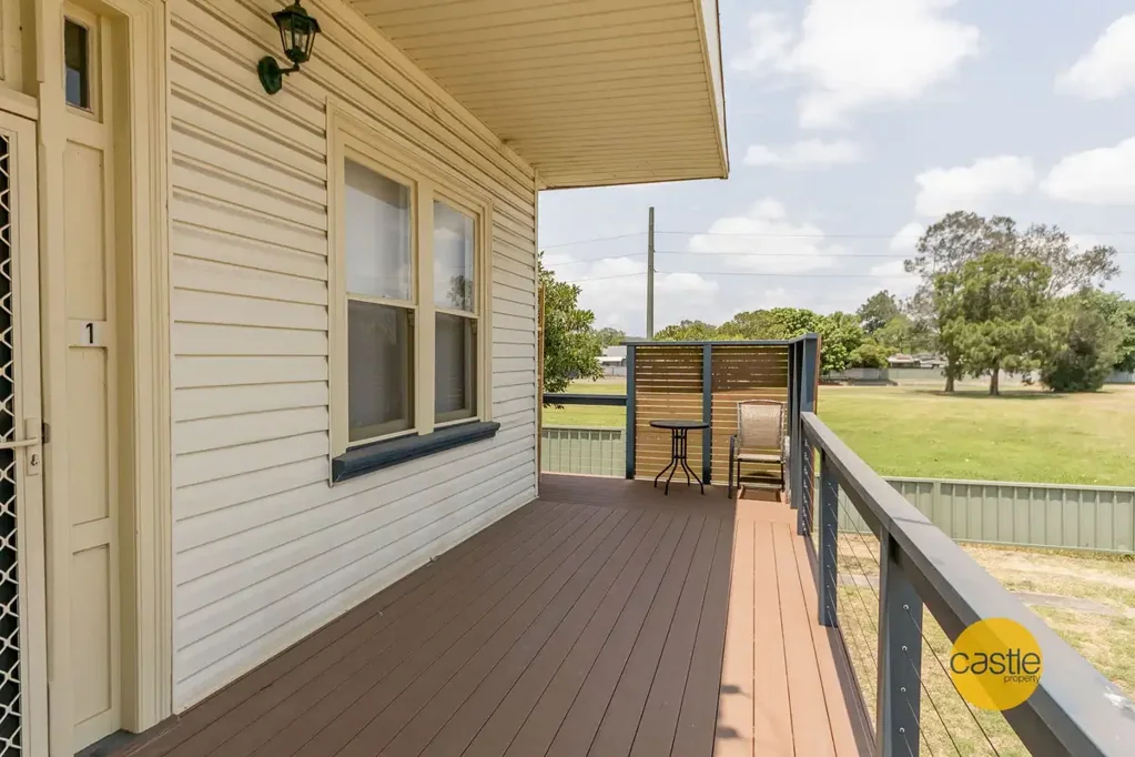 Low Maintenance Flat In Great Location!