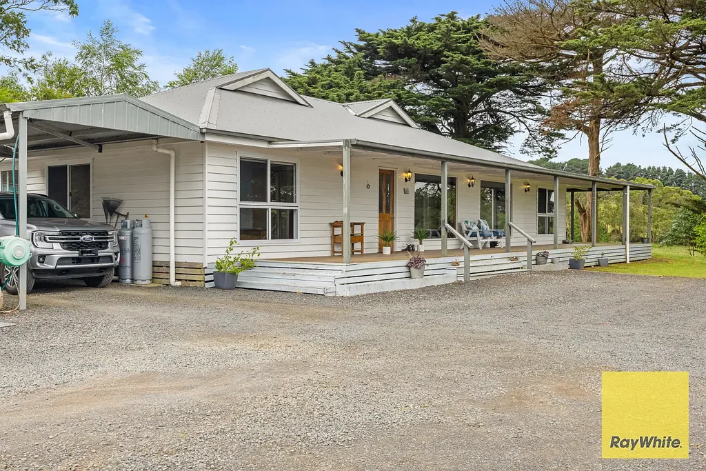 Foster 4Zimmer Classic Homestead with leased acreage