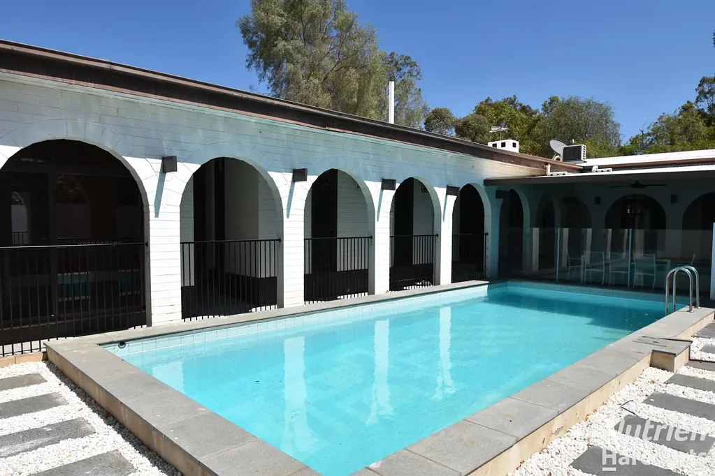 Gillen 6ਬੈੱਡਰੂਮ An Exceptional Six Bedroom Offering!