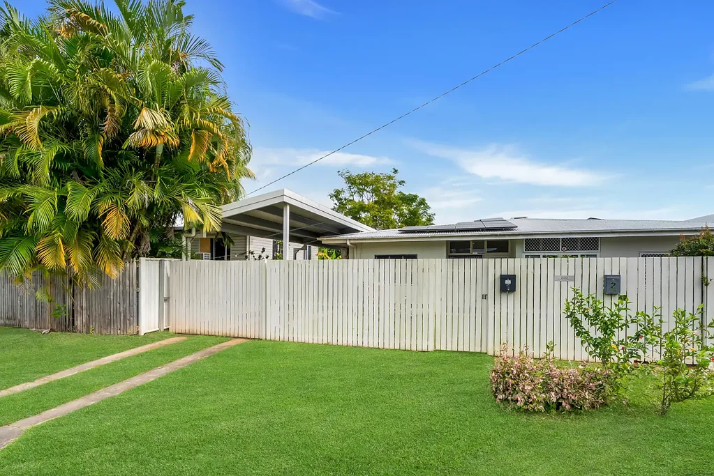 Westcourt 2Zimmer Half Duplex w/ Large Backyard