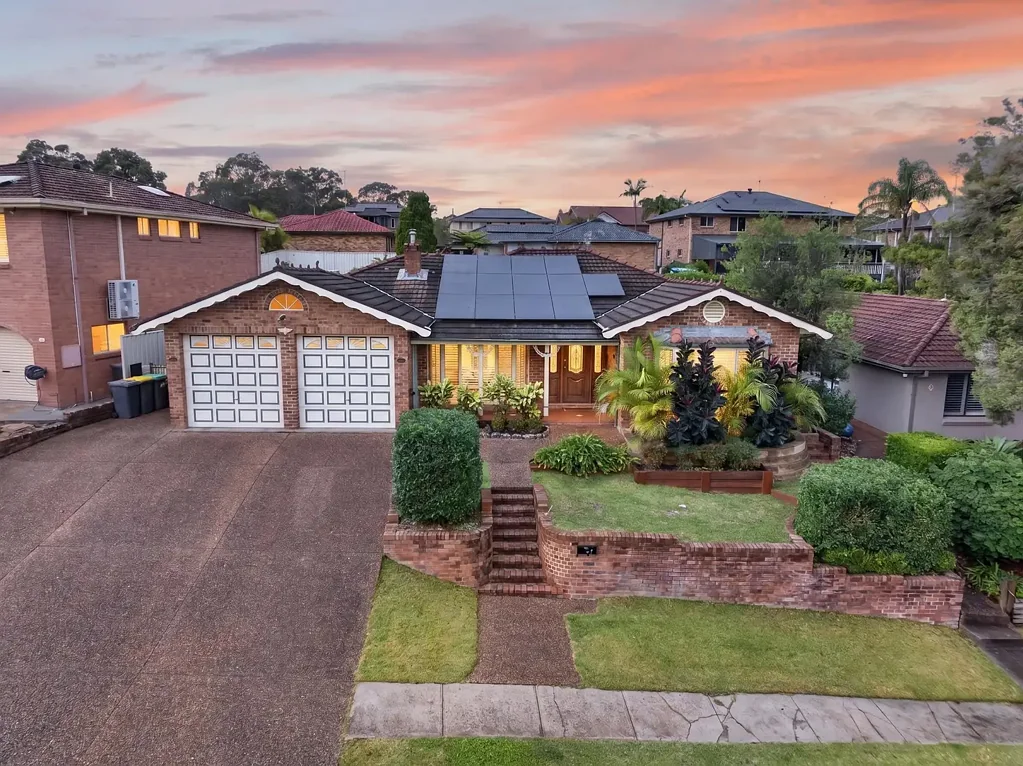 Belmont North 5 Bedroom Five Bedrooms, Flexible Living and Serious Motivation