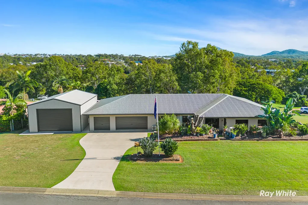 Hidden Valley 4Zimmer Spacious Acreage Living Just Moments from Yeppoon's CBD & Foreshore