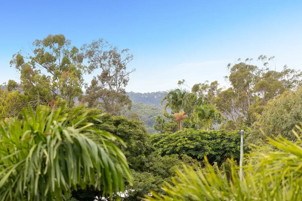Nambour 4房  PRIVATE & ELEVATED RESIDENCE WITH BREATHTAKING VIEWS SET ON A LARGE 956M2 BLOCK!