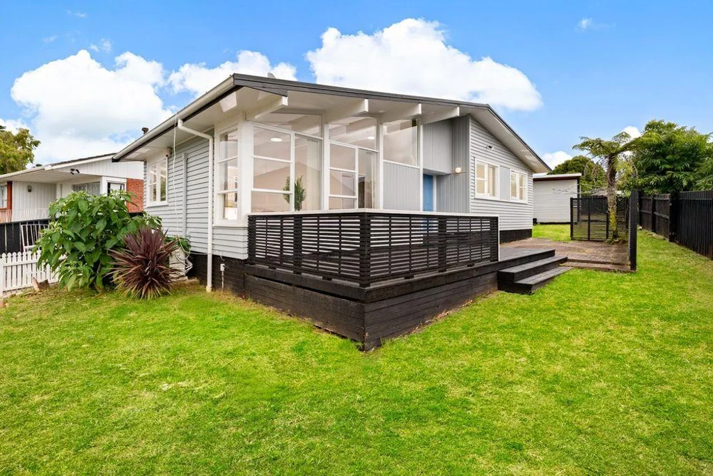 Manurewa 3બેડરૂમ THIS COMES WITH FUTURE POTENTIAL