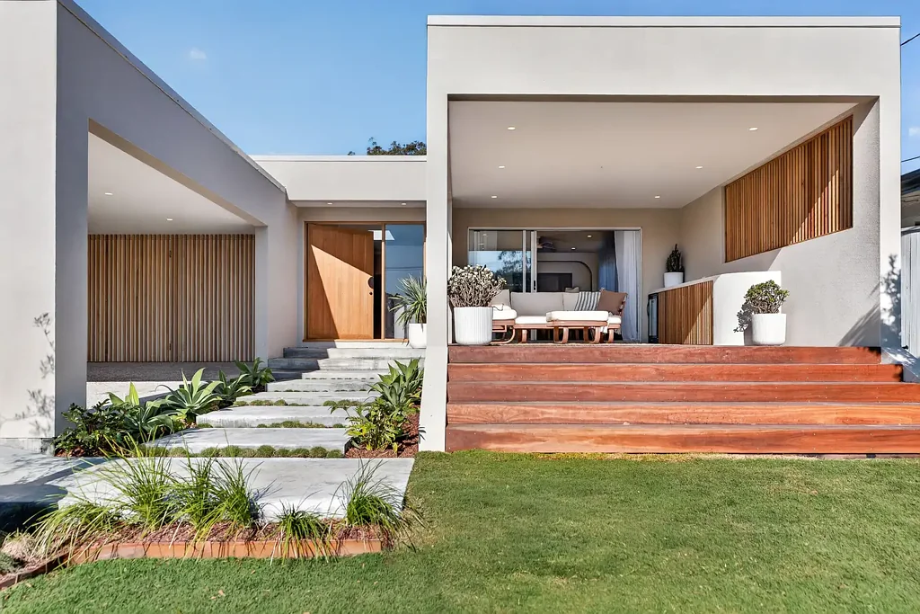 Southport 4房  A Completely Renovated Modern Mediterranean Masterpiece
