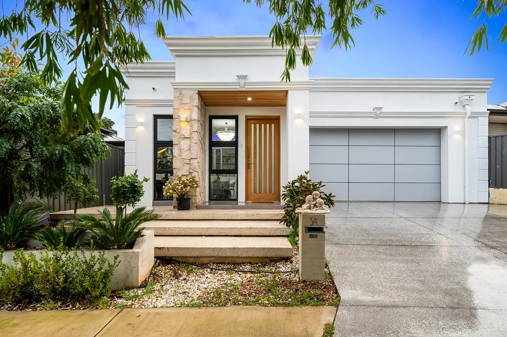 Clearview 4Moenga Architectural Excellence Meets Contemporary Family Luxury in the Heart of Clearview!