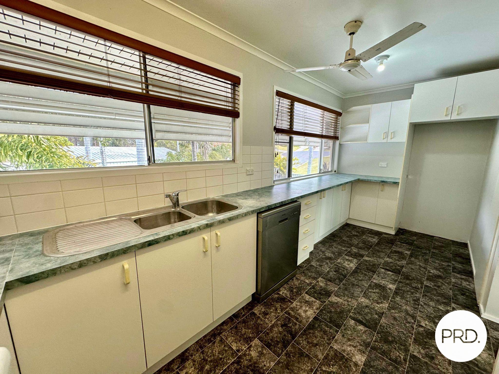 2 AMAROO ST, BOYNE ISLAND QLD 4680, 0房, 0浴, House