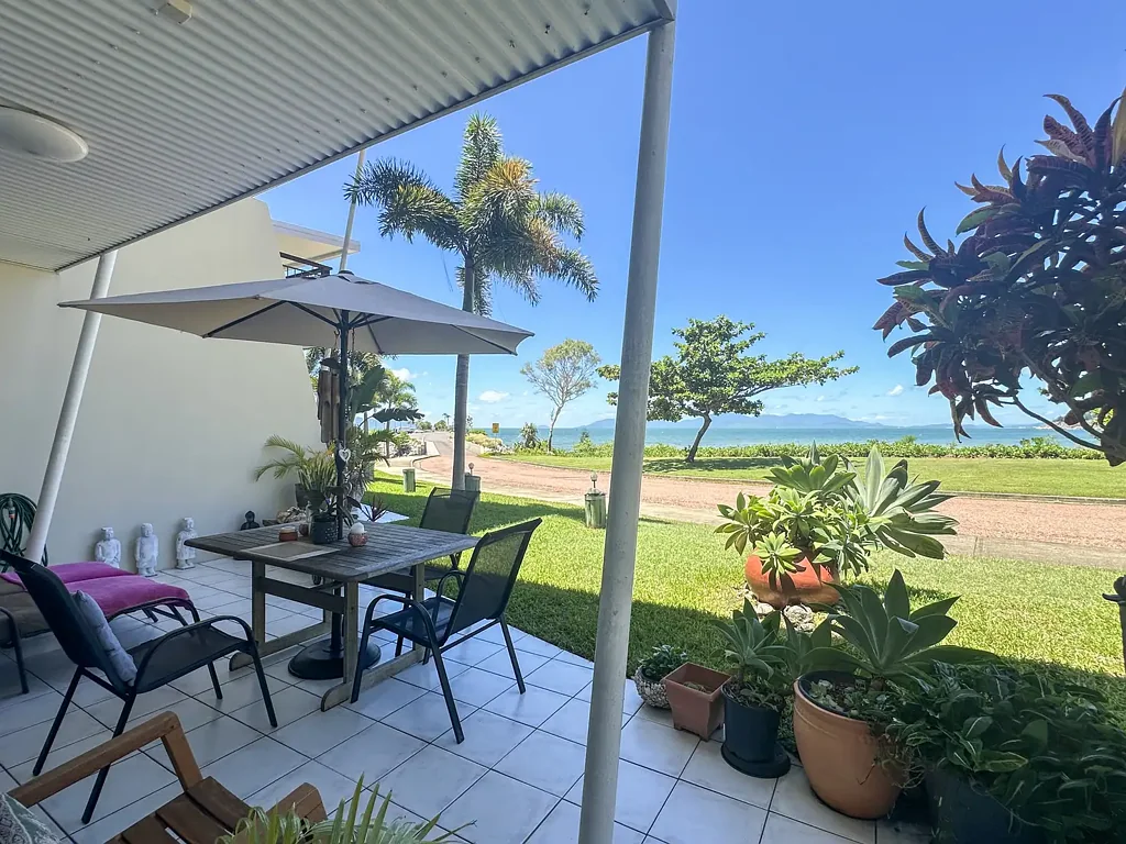 Nelly Bay 2침실 Beachfront Townhouse - now with Vacant Possession