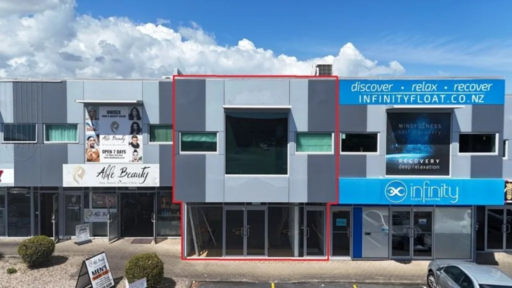 Flat Bush Ground Floor Showroom or Office Space