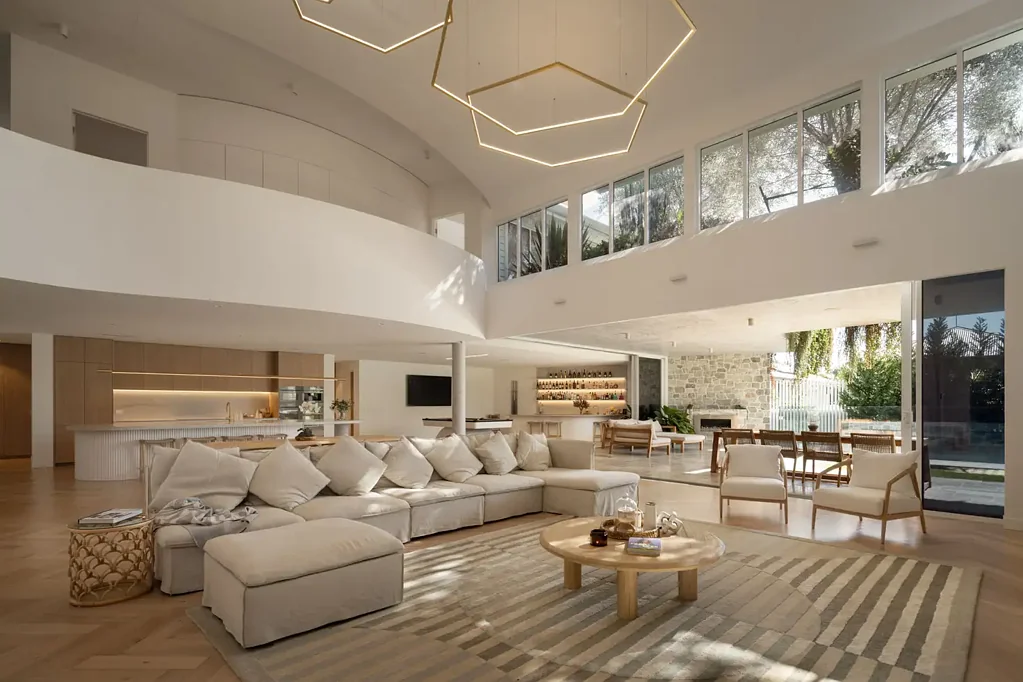 Bardon 5ਬੈੱਡਰੂਮ Unsurpassed Family Luxury in this Architectural Escape