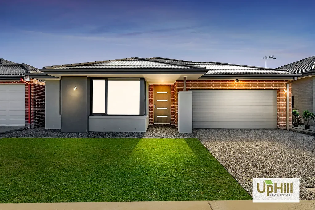 Brand New Family Home in Prime Officer Location