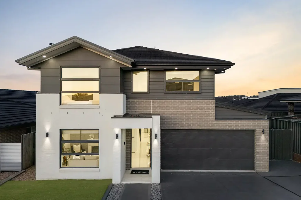 Oran Park 5 Slaapkamer Premium Family Residence with Swimming Pool