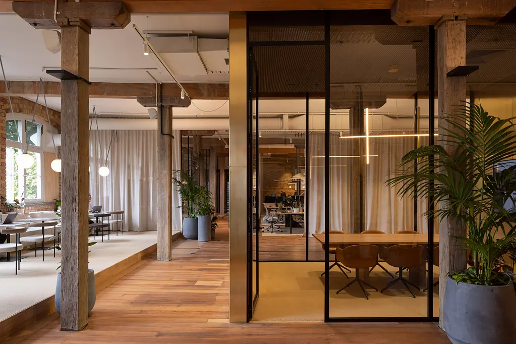 Parnell A flawless and flexible workspace
