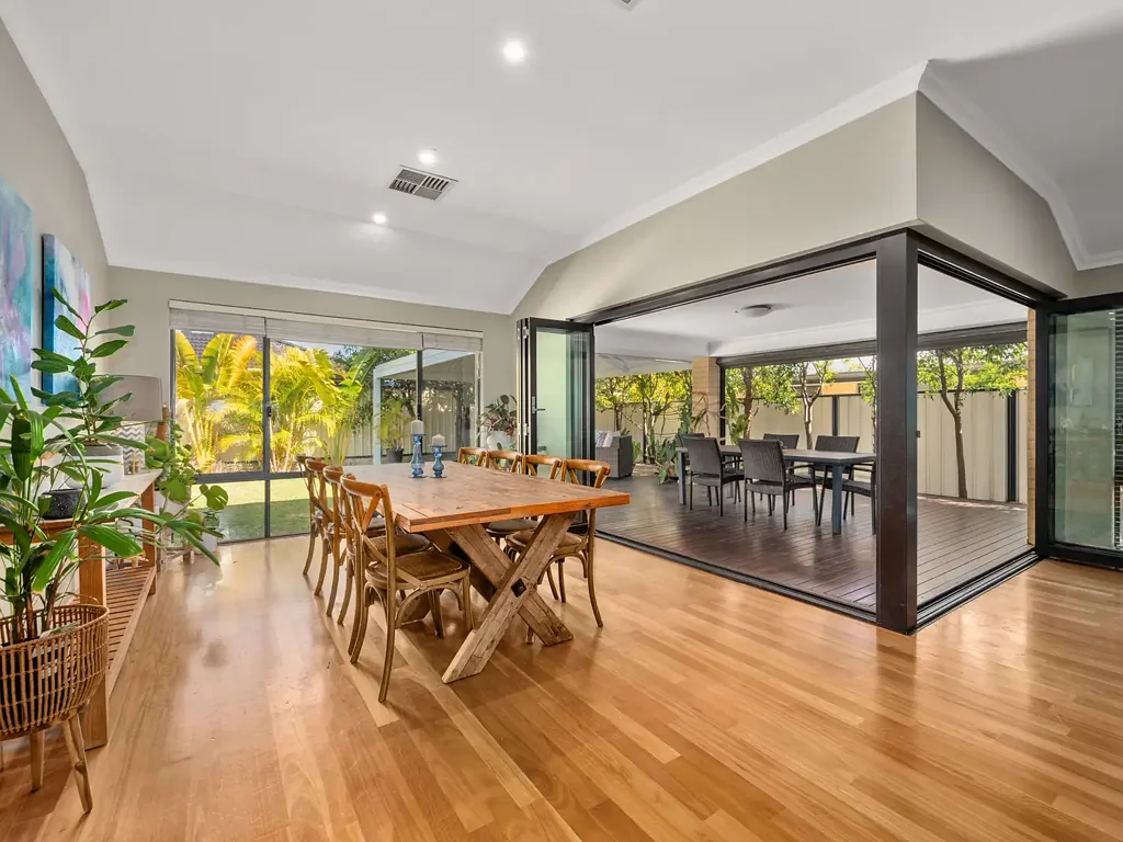 Canning Vale 4ਬੈੱਡਰੂਮ SOLD WITH MULTIPLE OFFERS