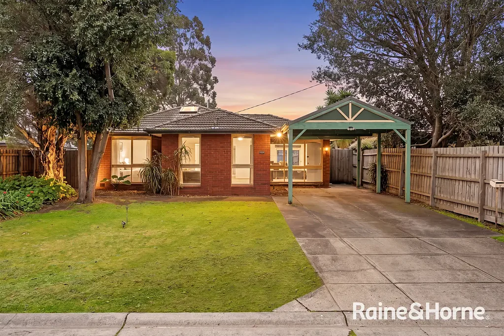 Cranbourne 3房 迷人的家庭生活，坐落于宁静的街区 Charming Family Living in a Peaceful Court Location