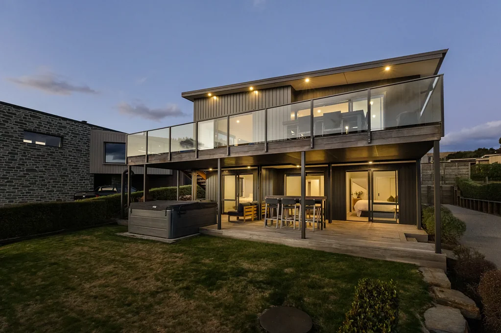 Wanaka 4房  Elevated views, exceptional space