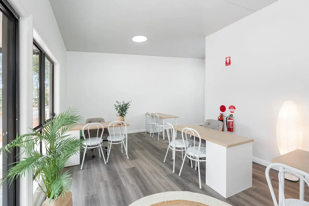 BUSINESS IS BLOOMING BOOMING
Modern & Fresh - Shop Front - Russell Island