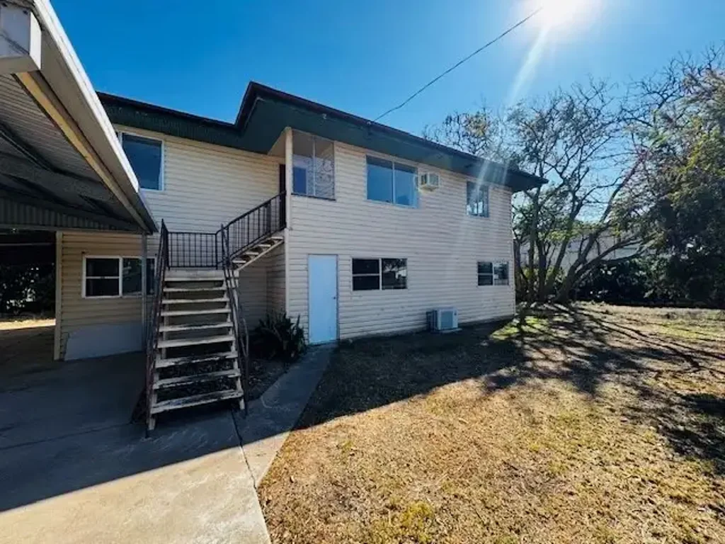 Emerald 8 Bedroom Unique Dual-Living Opportunity with Endless Potential