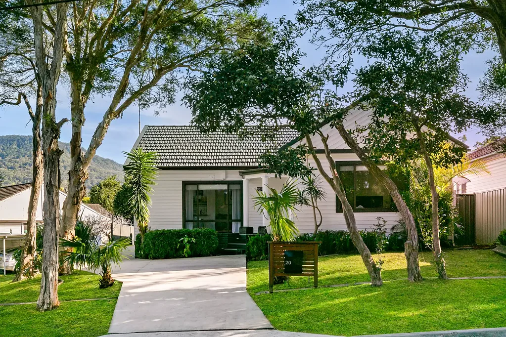 Gwynneville 3房 Green Tree社区 609㎡平地地块 悬崖美景 现代厨房 三卧两卫 娱乐露台 停车位 鸡舍 Beautifully kept haven offers immense potential
