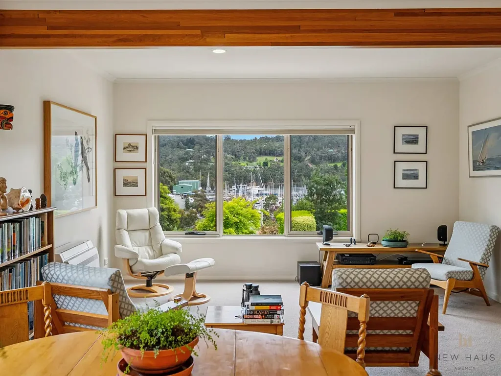 Kettering 4房  Water Views | Double Glazed | Solar Power