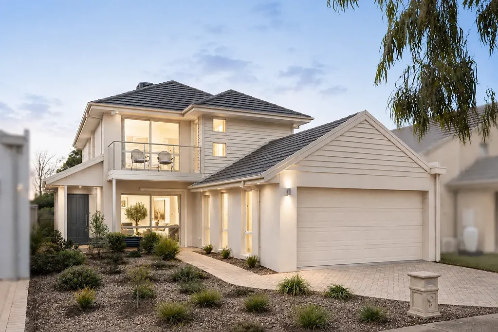 Point Cook 3Kwarto Freshly Renovated Family Home Filled with Natural Light in a Peaceful Court Location!