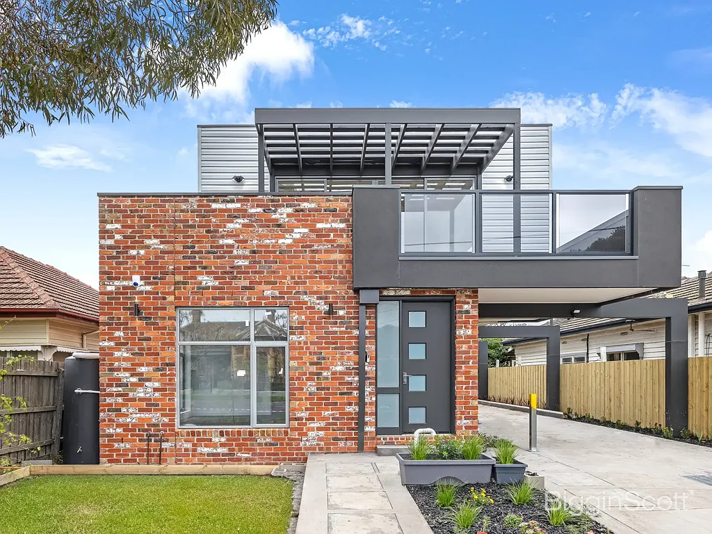 Pascoe Vale 3房 全新现代设计 开放式起居用餐 180度阳台视野 两卧带内置衣柜 全尺寸时尚浴室 双层玻璃窗节能 逆循环冷暖系统 靠近学校公园交通 Brand-New Double Storey Home - Huge Proportions and Perfect Location!