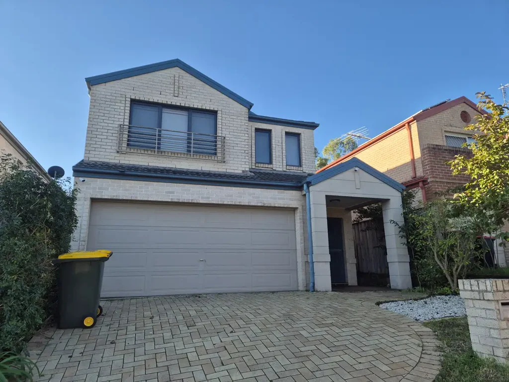 Modern and Spacious 4 Bedroom Family Home!!!