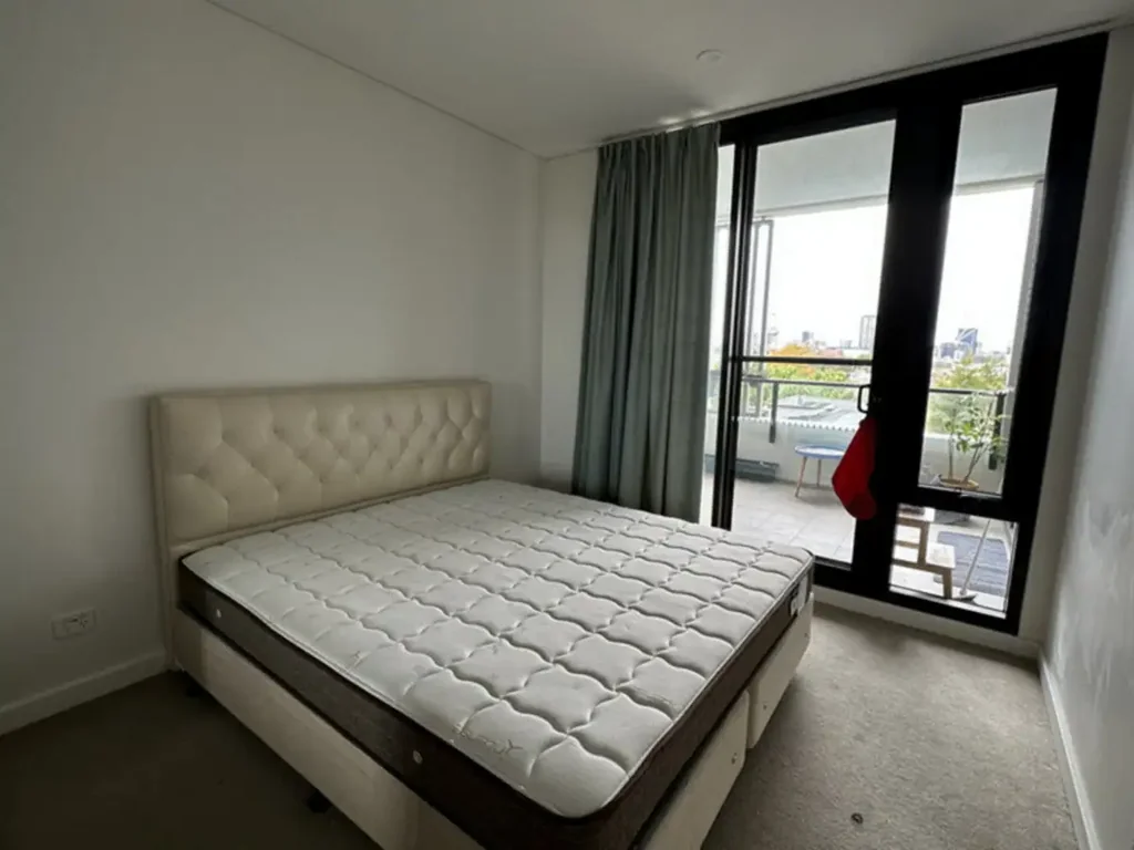 Park Sydney Designed 1 Bedroom Apartment For Rent!