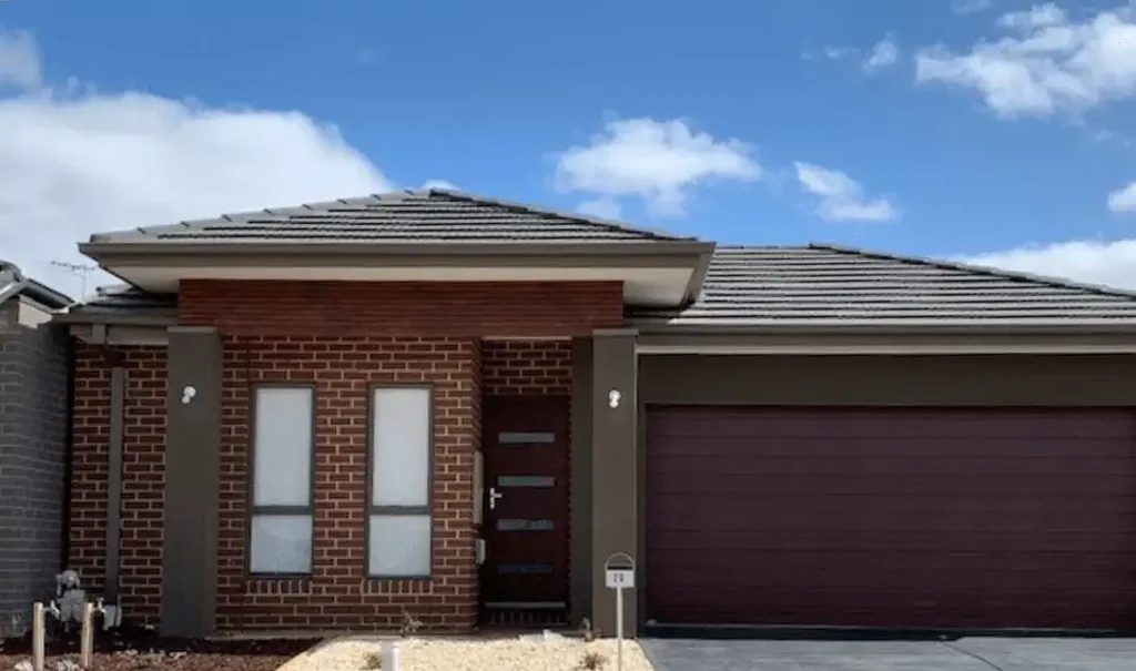 Contemporary Comfort with Stylish Low-Maintenance Living