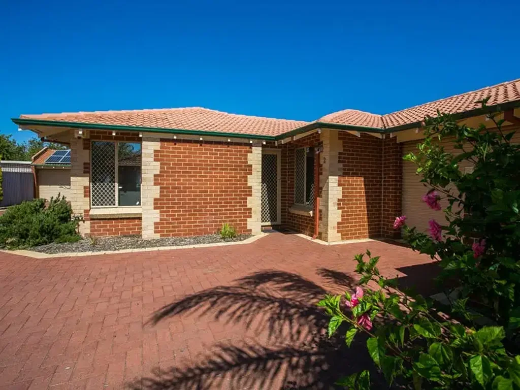 Neat & tidy villa in cul-de-sac.