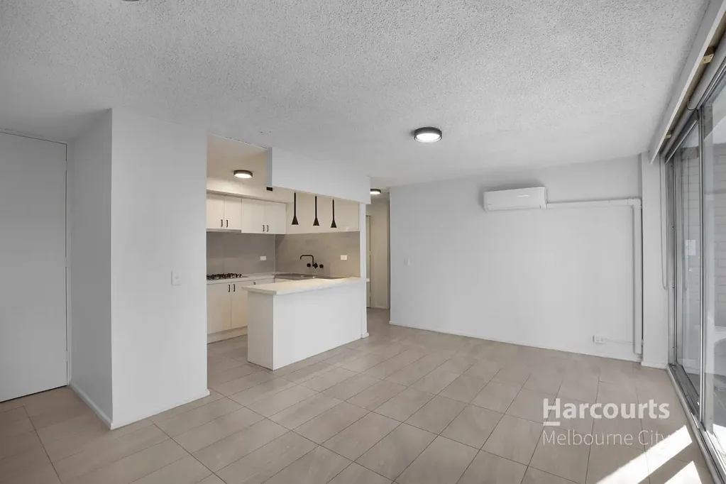 Large One Bedroom - Great Location!