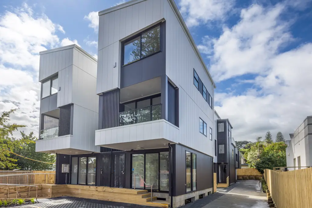 Epsom 3 Bedroom Commercial & Residential  DGZ!