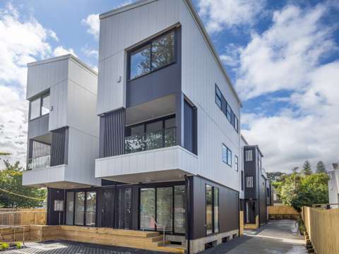 Epsom 3部屋 Commercial & Residential  DGZ!