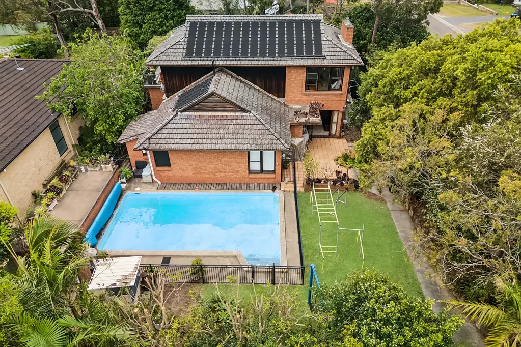 Como 4 Slaapkamer Dual-living family home with development potential