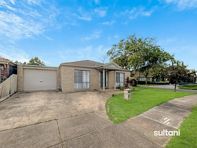Labas ng Bahay - 33 Banyalla Drive, Cranbourne North, VIC 3977