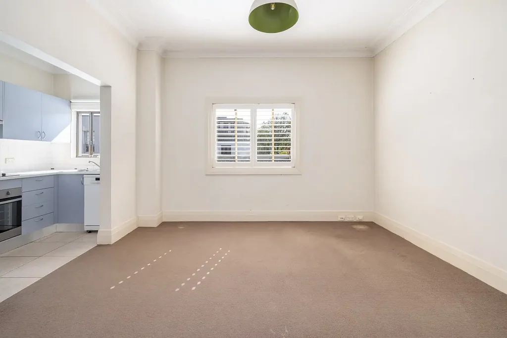 One Bedroom + One Study, close to beach